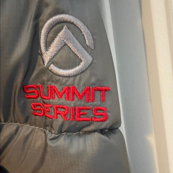 The North Face Women's Gray Quilted Down Puffer Jacket. Outdoor adventure size M - Picture 9 of 16